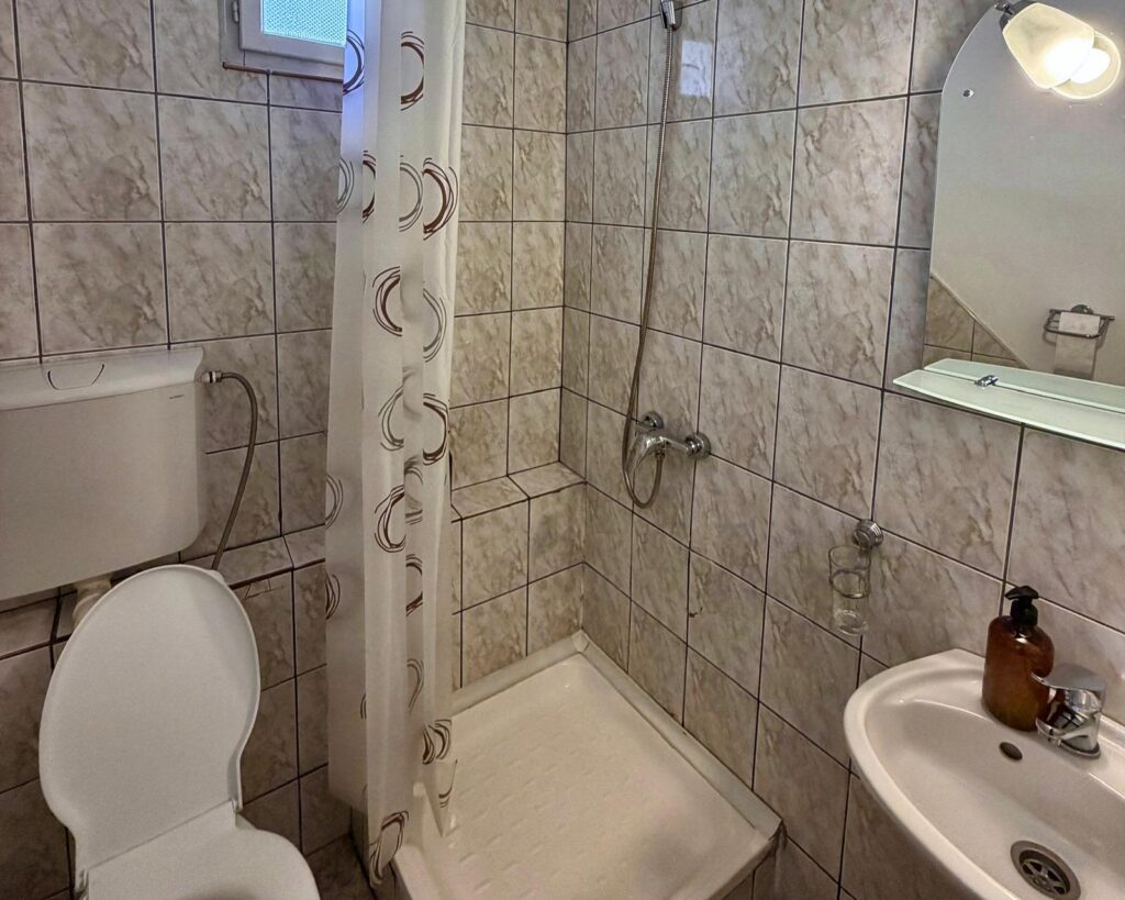 Camera 1 · Dublă – foto 3