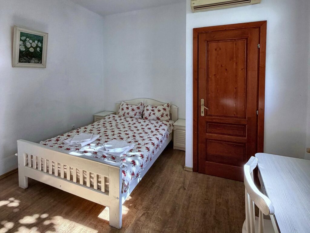 Camera 2 · Dublă – foto 1