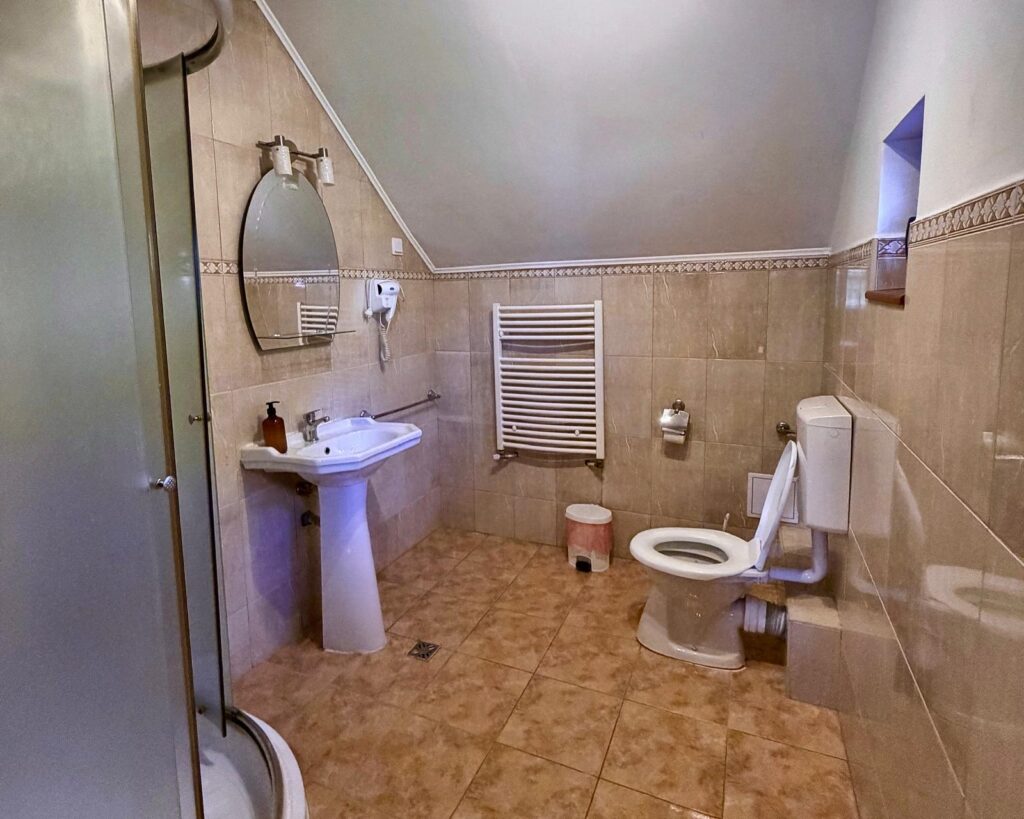 Camera 5 · Twin – foto 3